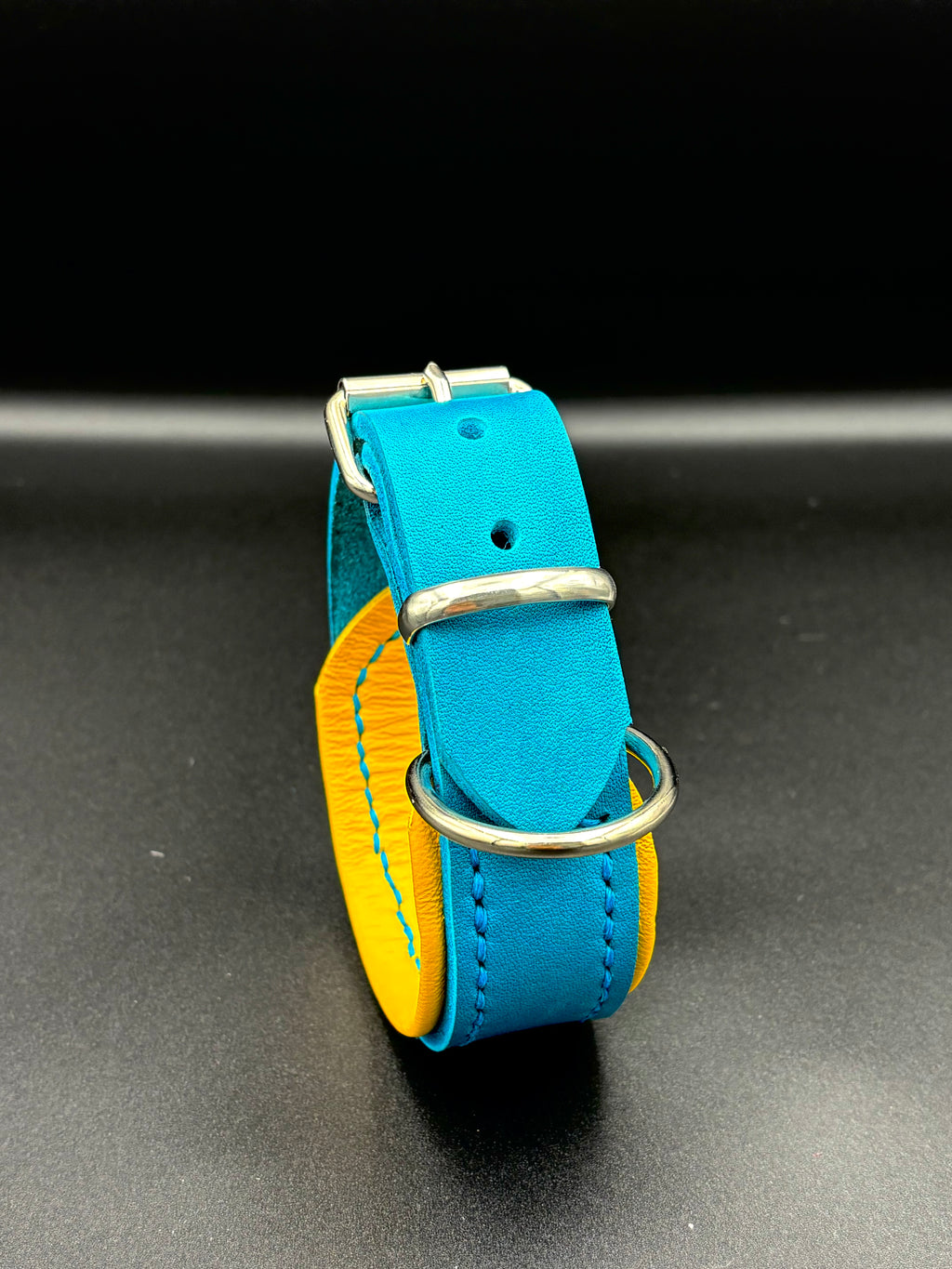 2-farbiges Leder-Hundehalsband – Handgenäht, Türkis-Gelb, Grösse S