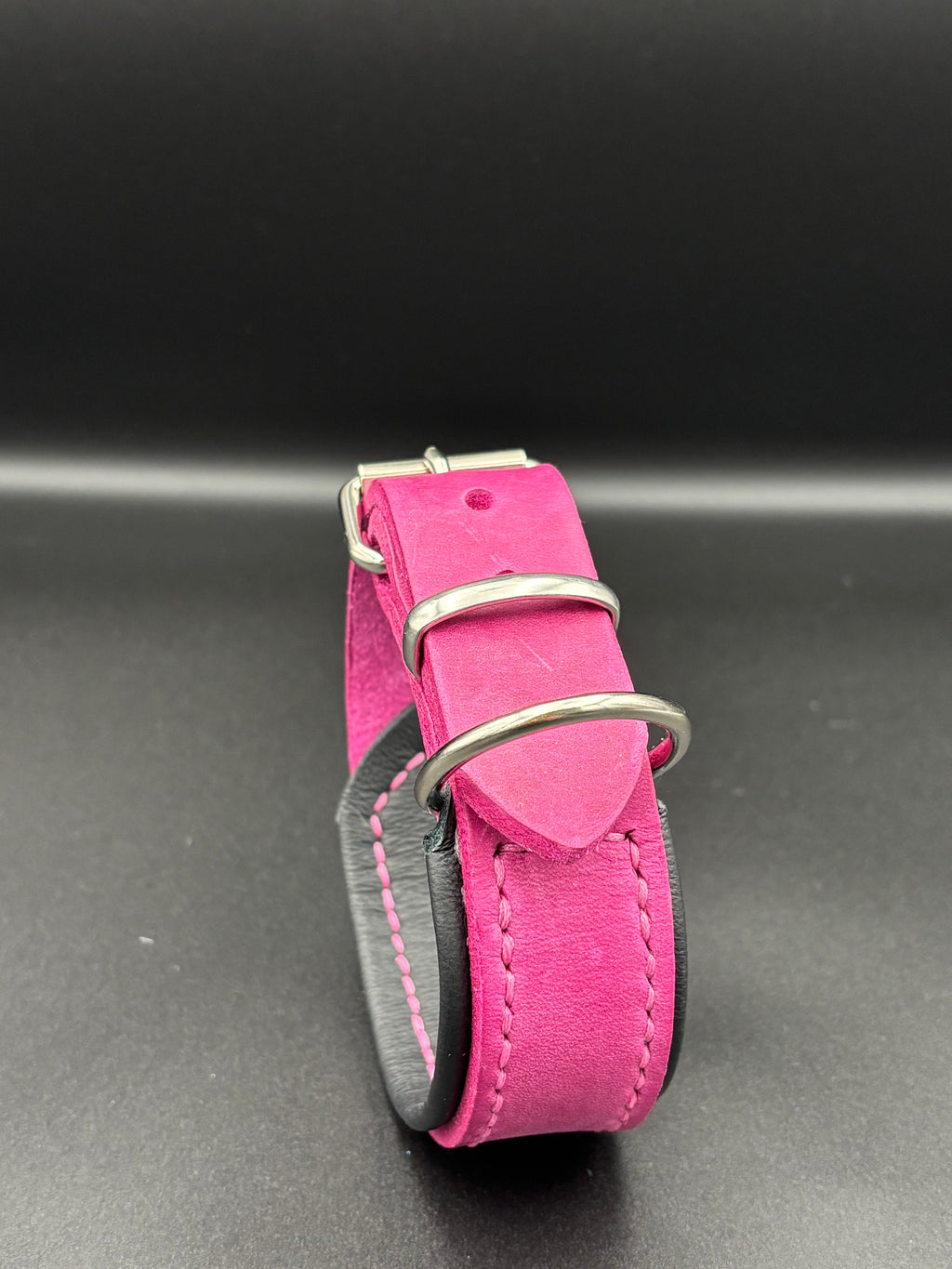 2-farbiges Leder-Hundehalsband – Handgenäht, Pink-Schwarz, Grösse S