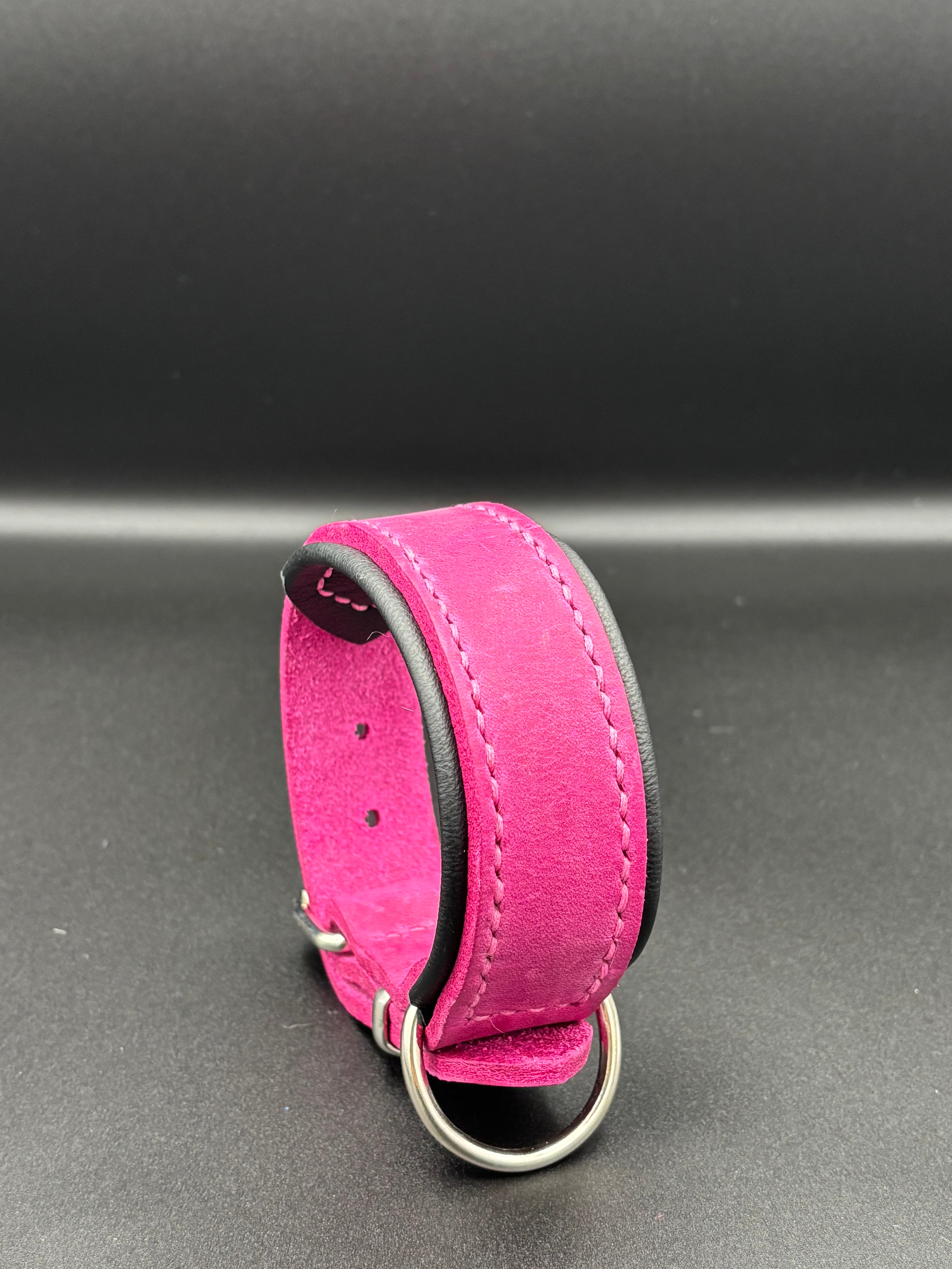 2-farbiges Leder-Hundehalsband – Handgenäht, Pink-Schwarz, Grösse S